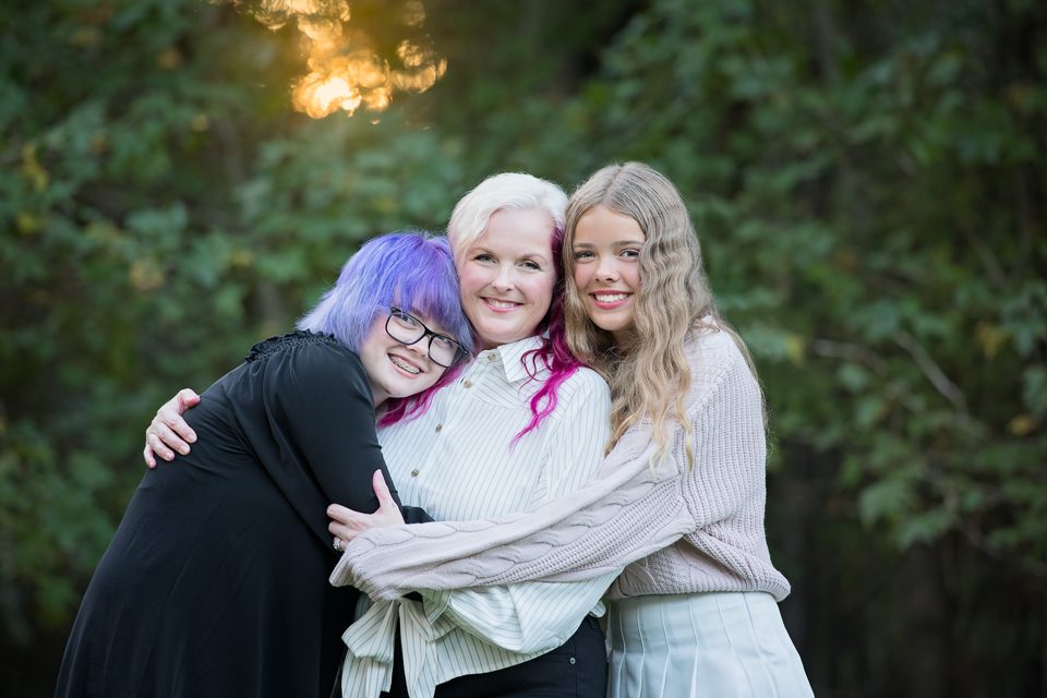 family portraits mom with two teenage daughters