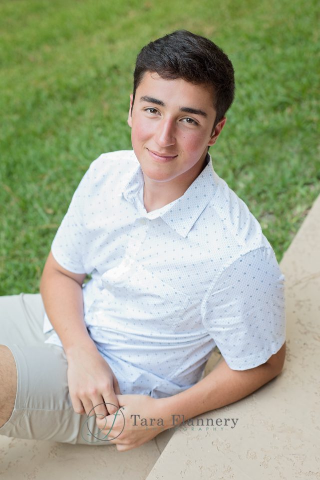 Senior picture poses boy sitting on step