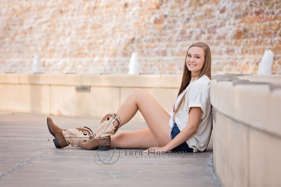 senior portraits at The Woodlands waterway