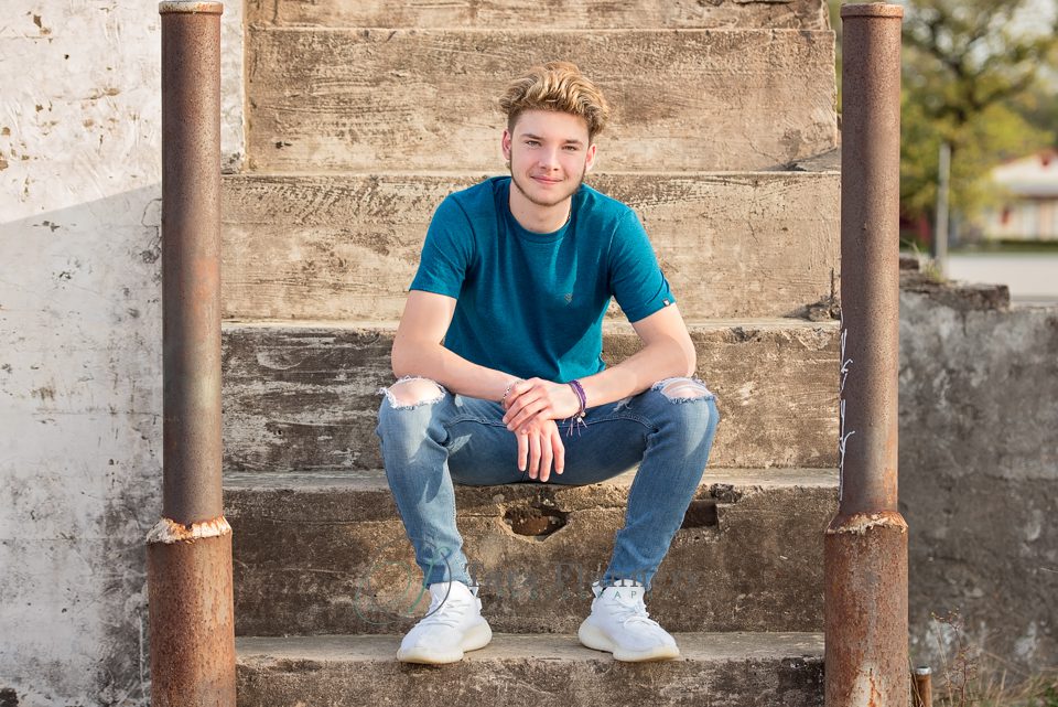 senior pictures boy on stairs
