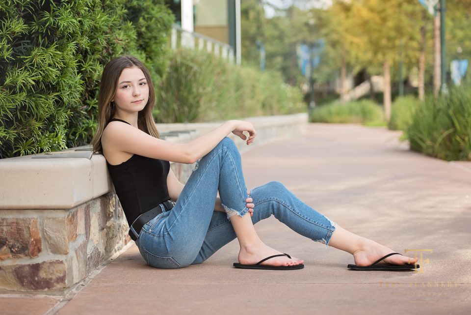 senior girl sitting pose