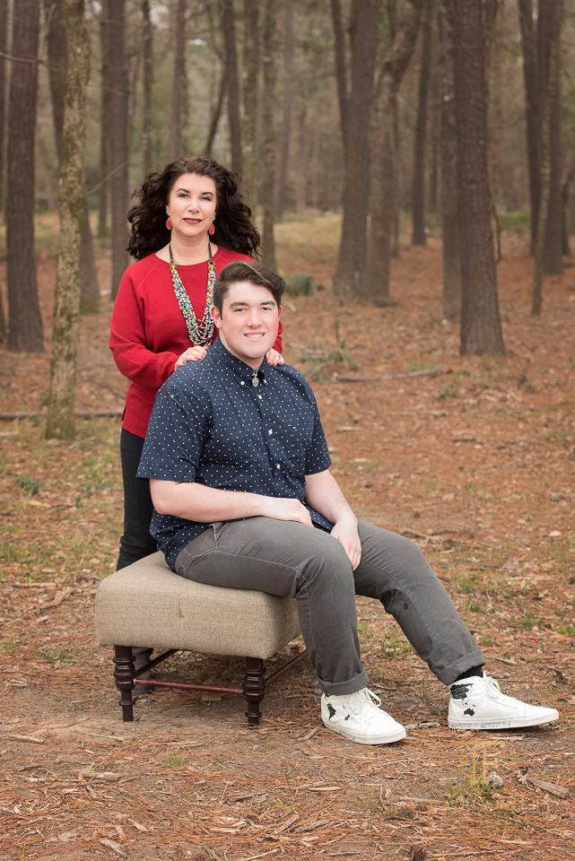 high school senior portrait with Mom