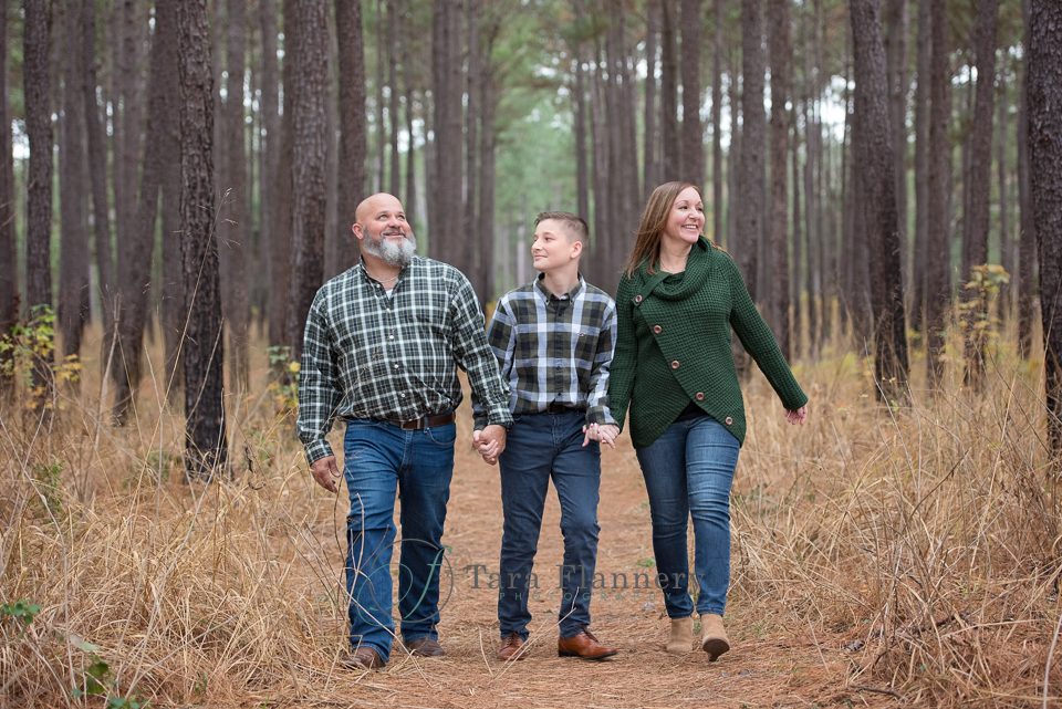 great family photos, family walking in the woods